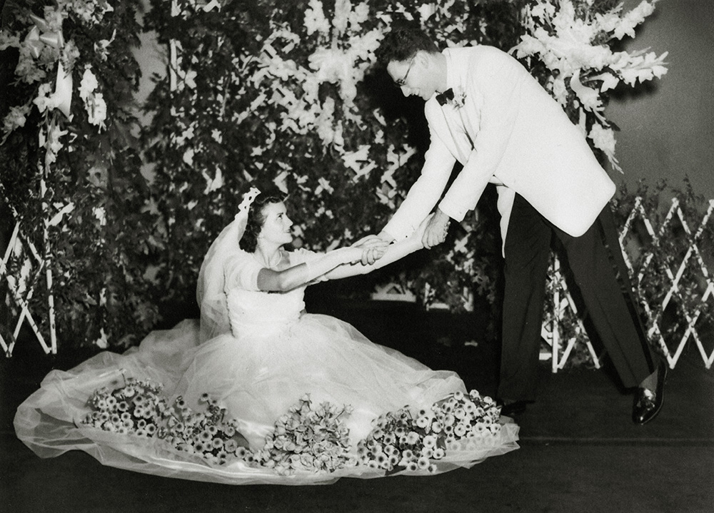 Shirley Schlanger and Seymour Abrahamson at their wedding in 1953