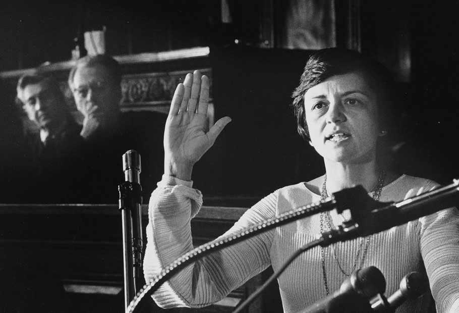 16-swearing-in Shirley Abrahamson being sworn in as Wisconsin's first woman justice. Photo: WiscNews