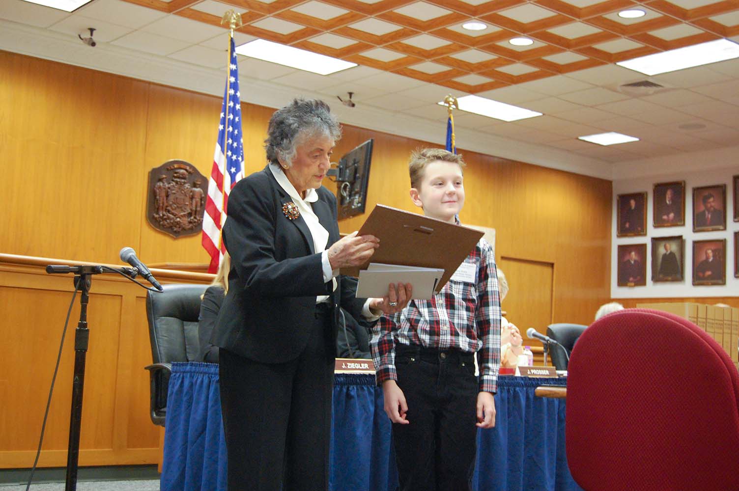 Chief Justice Abrahamson presenting an award to a child