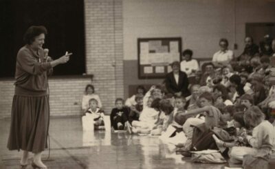 Justice Abrahamson addressing a crowd of elementary school children